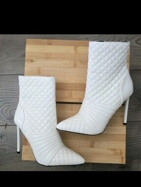 Sizr 7.5- Rouge Helium Women's White Quilted Ankle Booties Stiletto Heels Shoe